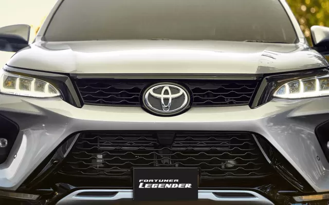 Toyota Fortuner Toyota Fortuner front