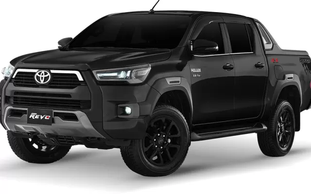 Toyota Hilux Revo Toyota Hilux Revo attitude black color