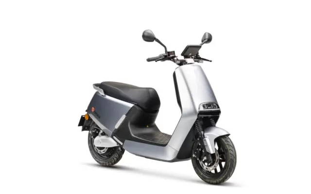 Yadea G5 G5 silver color